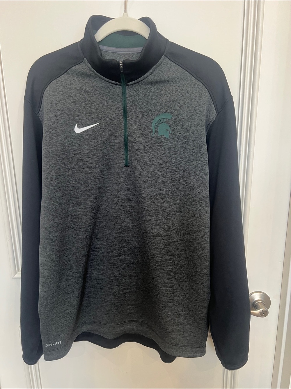 EUC Nike Dri fit Michigan State Spartans half zip pullover jacket. Size Medium